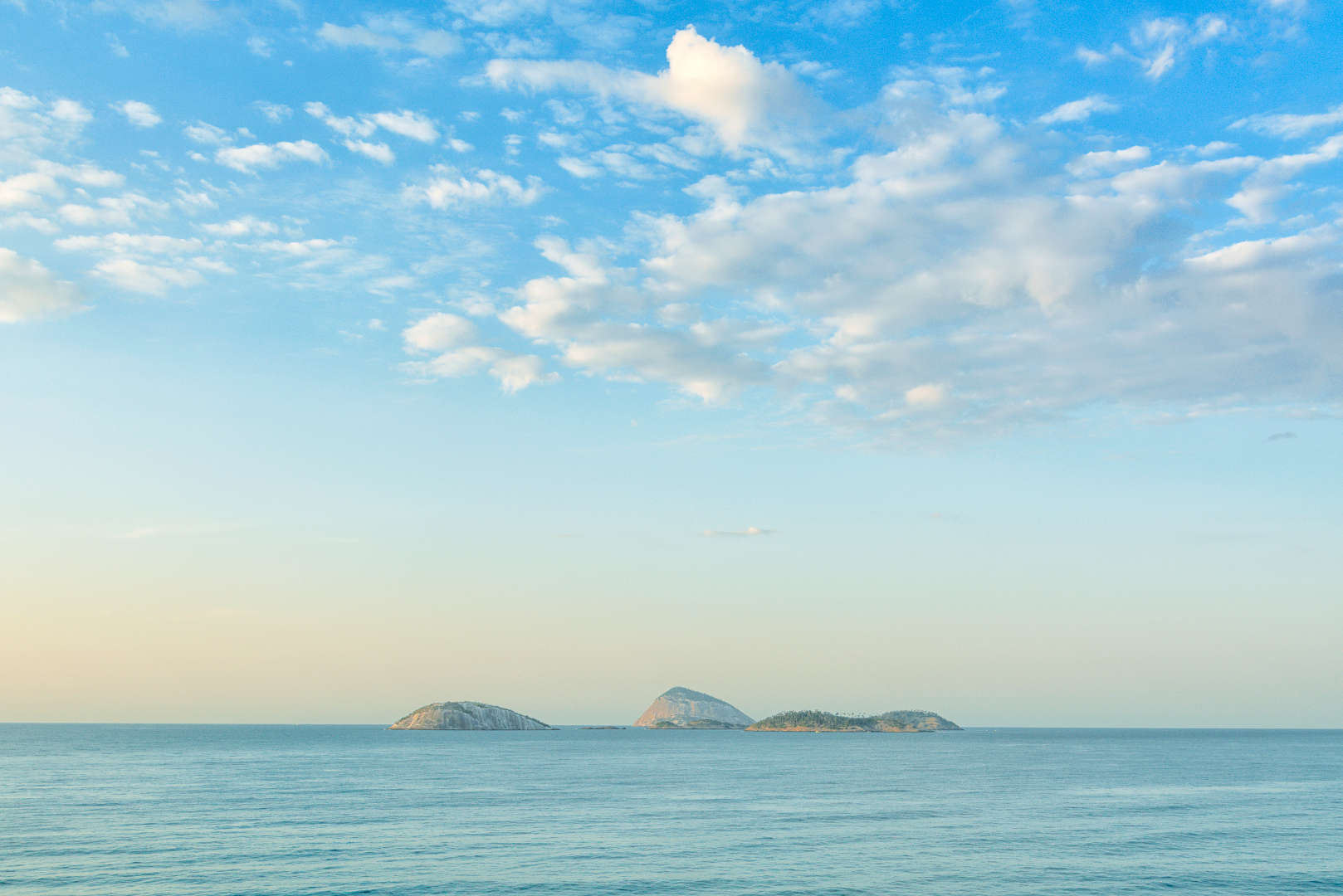 海洋散骨の費用はどれくらい？手続き・注意点、業者の選び方を徹底解説